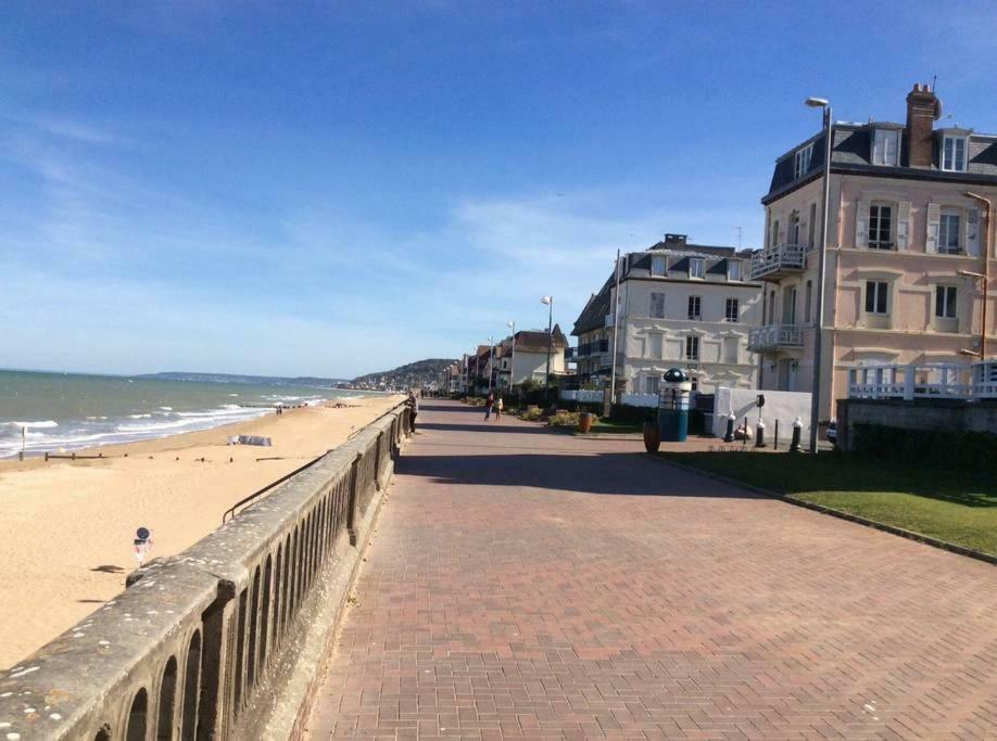 Cabourg Centre, Appartement Pour 4 Personnes A 100M De La Mer Exterior foto